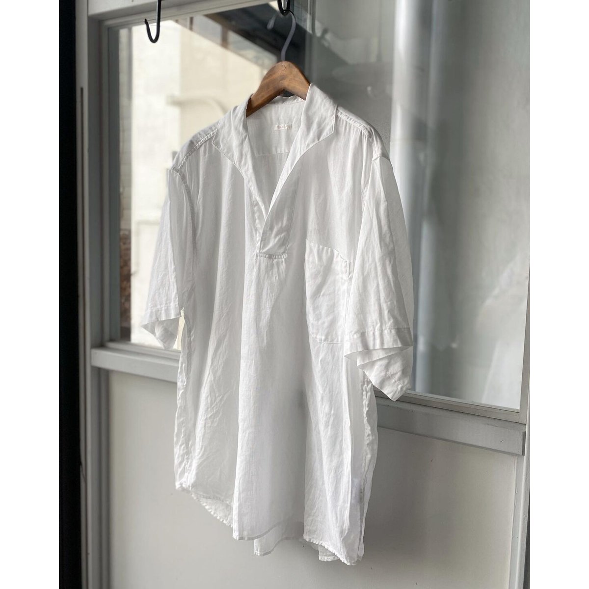 COMOLI ベタシャン スキッパー半袖シャツ | Less Higashikawa COMOLI ベタシャン スキッパー半袖シャツ | Less Higashikawa