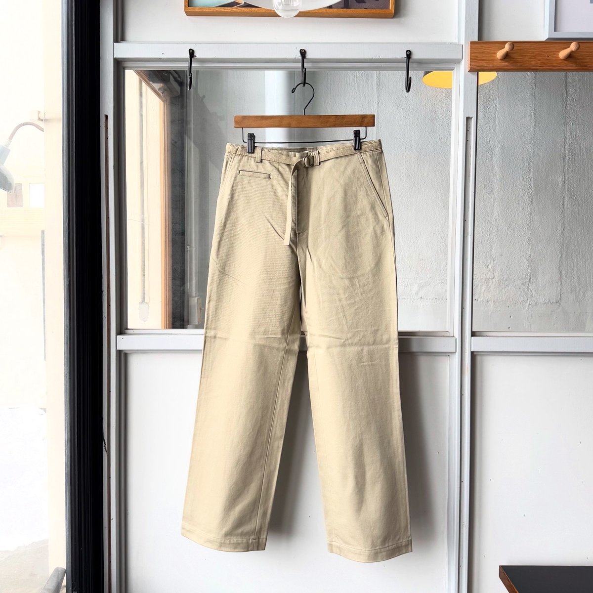 AURALEE WASHED FINX CHINO BELTED PANTS | Less AURALEE WASHED FINX CHINO BELTED PANTS | Less