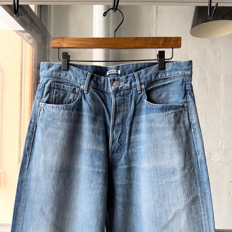 AURALEE SELVEDGE FADED LIGHT DENIM WIDE PANTS |