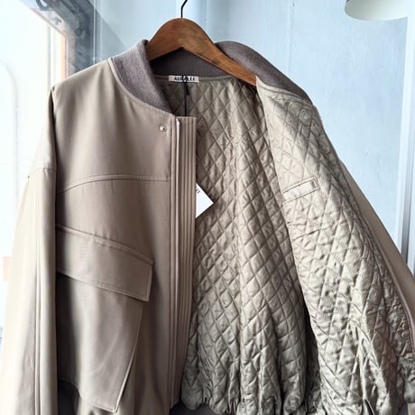 AURALEE　LIGHT WOOL MAX GABARDINE CHAMBRAY PADDED FLIGHT BLOUSON
