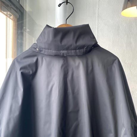 AURALEE　HARD TWIST POLYESTER SATIN LAMINATE ZIP BLOUSON