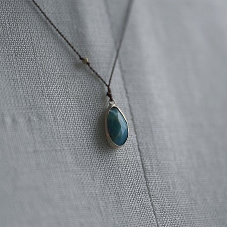 Margaret Solow 　 Enclosed Peruvian Blue Opal Necklace
