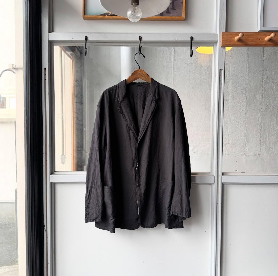 COMOLI シルク製品染 ジャケット | Less Higashikawa