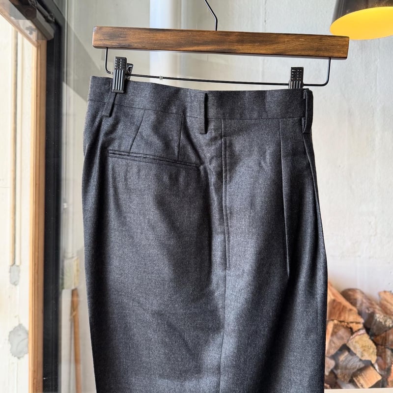 AURALEE SUPER LIGHT WOOL TWO-TUCK SLACKS | Less