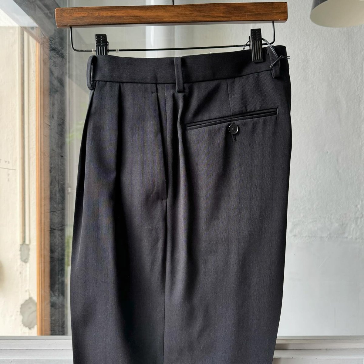 AURALEE 定番　TWO-TUCKS SLACKS オーラリー AURALEE / オーラリー | LIGHT WOOL MAX GABARDINE TWO-TUCK