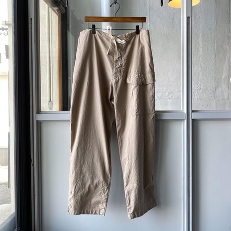 COMOLI ヨリ杢コットンドローストリングパンツ