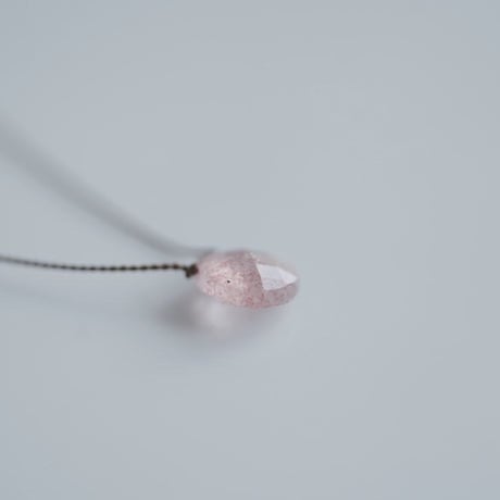 Margaret Solow 　 Faceted  Strawberry Quartz Necklace
