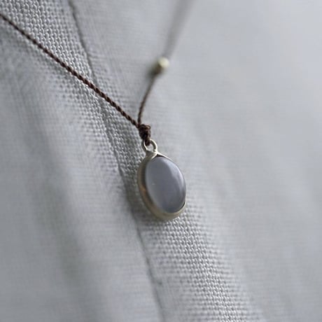 Margaret Solow 　 Enclosed Labradorite Cabochon Necklace