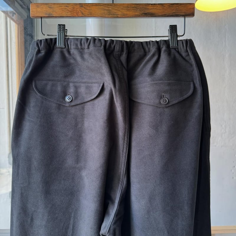 COMOLI モールスキン ニータックパンツ | Less Higashikawa COMOLI モールスキン ニータックパンツ | Less Higashikawa