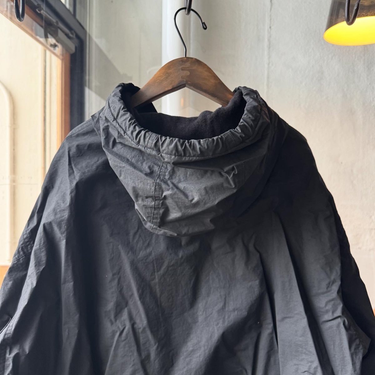 COMOLI コットンナイロン ジップパーカ | Less Higashikawa