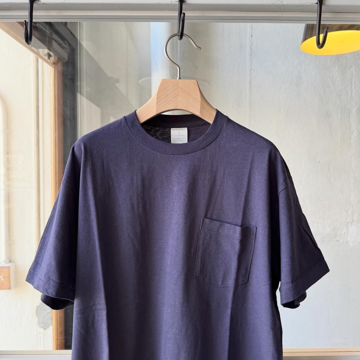 COMOLI サープラス Tシャツ | Less Higashikawa