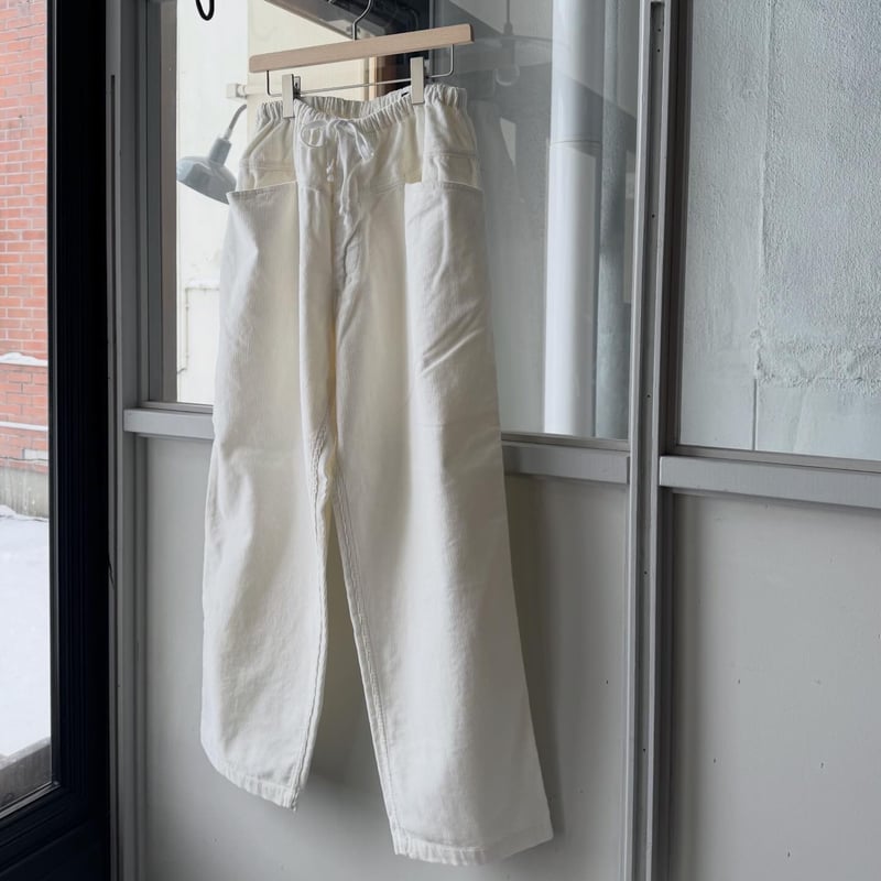 COMOLI コーデュロイ ドローストリングパンツ | Less Higashikawa