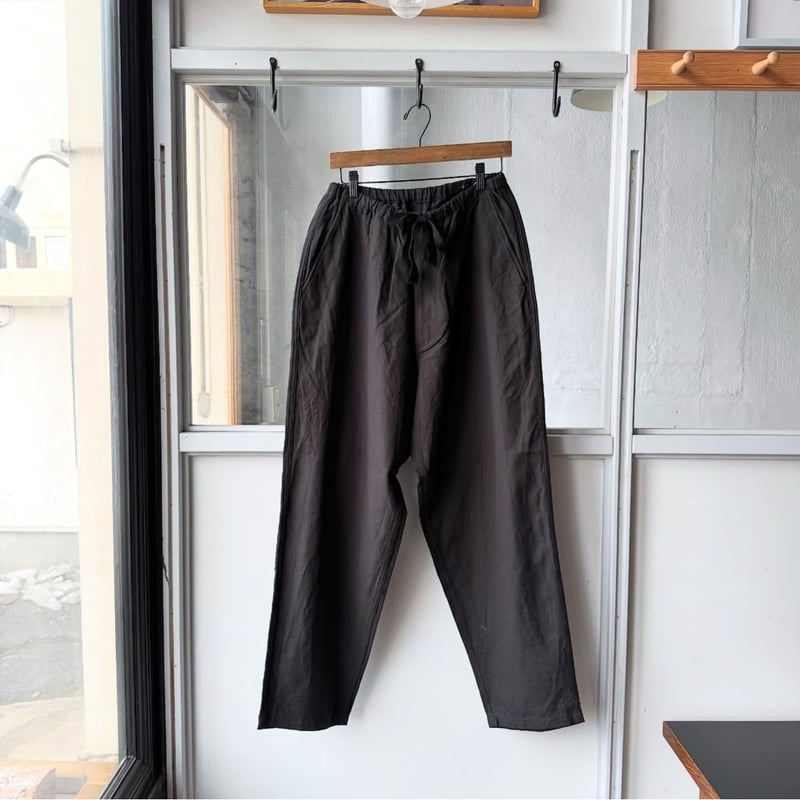 美品 24SS コモリ COMOLI コットン ダックス テーパード パンツ 黒 COMOLI コットンダックス テーパードパンツ | Less Higashikawa