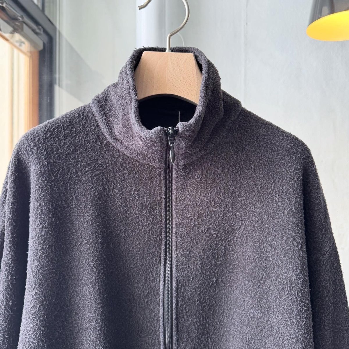 COMOLI フリース ジップジャケット | Less Higashikawa