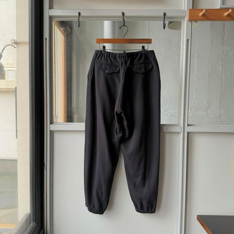 COMOLI カシミヤ ドローストリングパンツ | Less Higashikawa