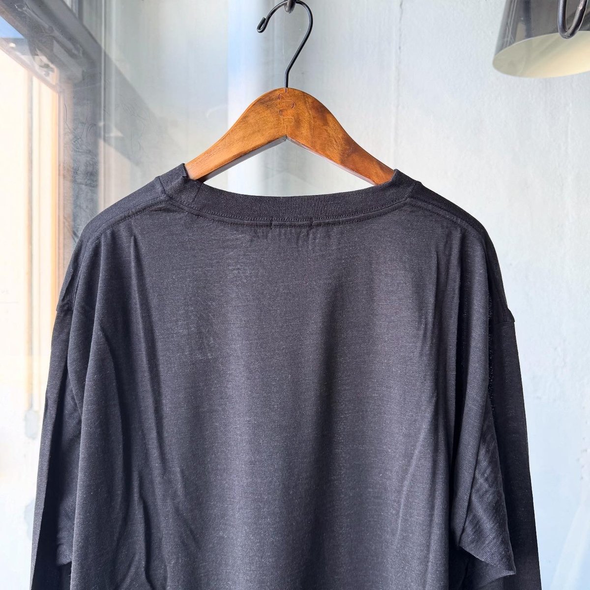 COMOLI サマーウール 長袖Tシャツ | Less Higashikawa