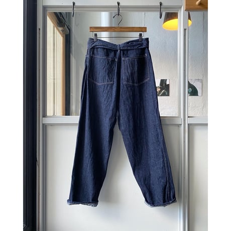 COMOLI 　デニム ベルテッドパンツ