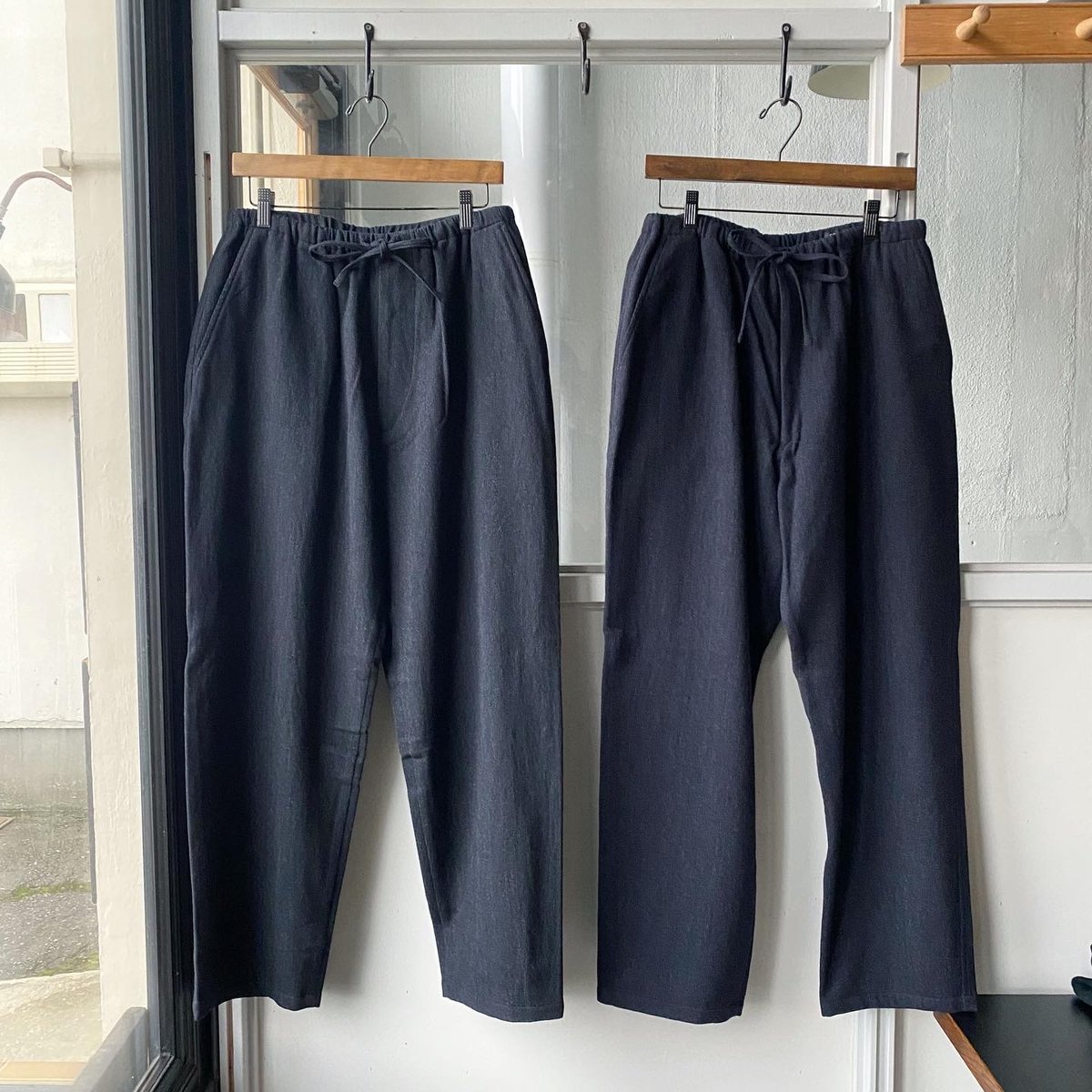 COMOLI リファインウール ドローストリングパンツ | Less COMOLI リファインウール ドローストリングパンツ | Less