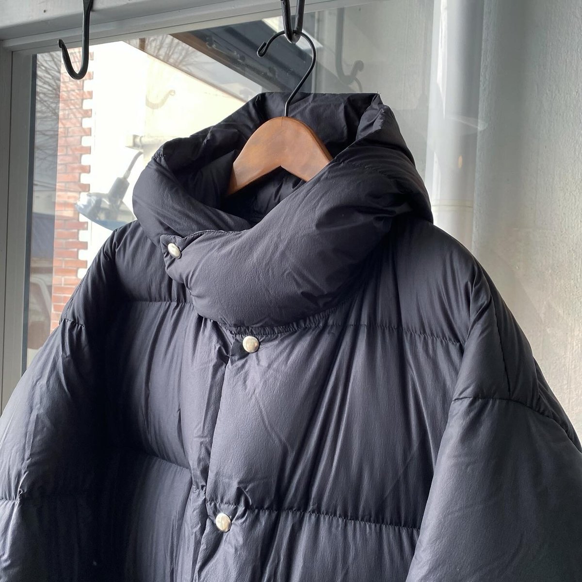 Comoli ダウン ダウンフーデットロングコート 25aw COMOLI ダウン フーデッドロングコート | Less Higashikawa