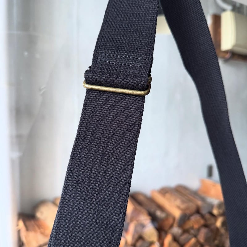 COMOLI ヘンプダック ショルダーバッグ | Less Higashikawa