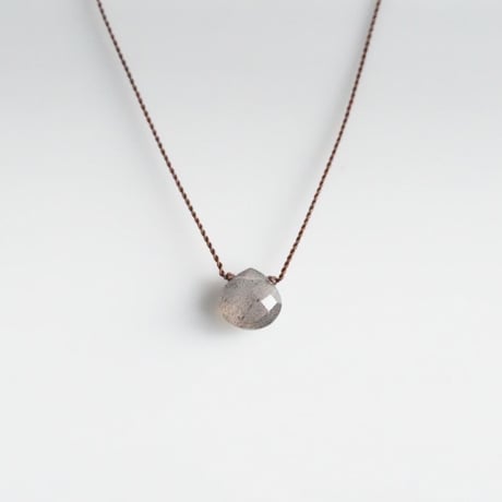 Margaret Solow 　Small Faceted Stone Necklace     Labradorite （灰・虹）