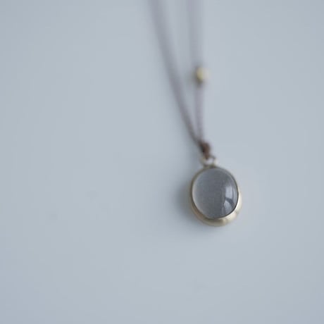 Margaret Solow 　 Enclosed Labradorite Cabochon Necklace