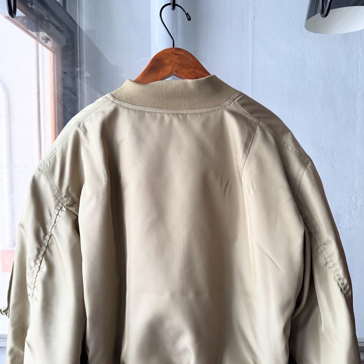 AURALEE HIGH DENSITY SILK TWILL FLIGHT BLOUSON AURALEE HIGH DENSITY SILK TWILL FLIGHT BLOUSON