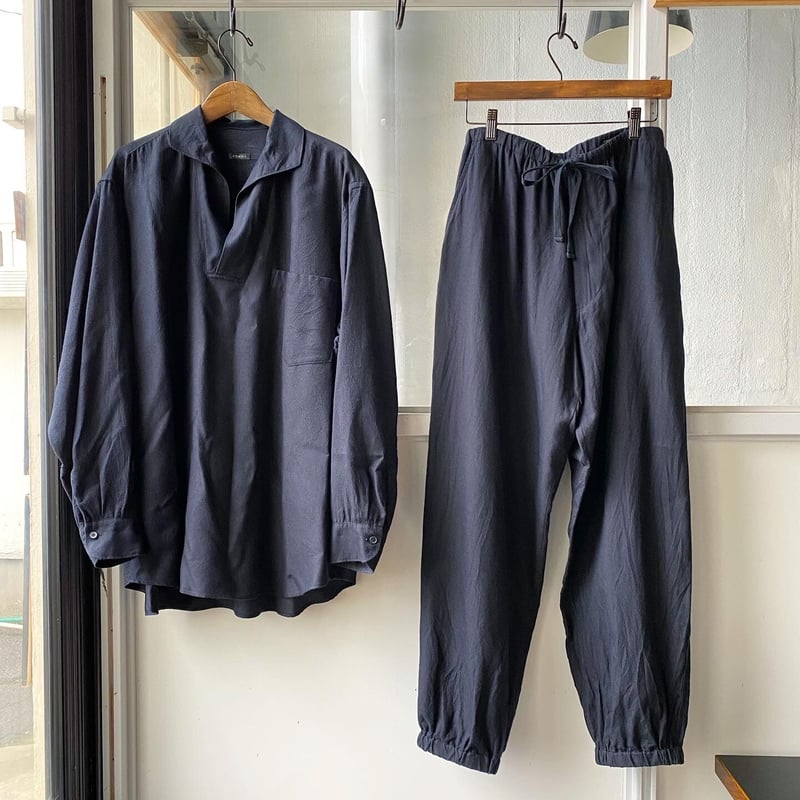 COMOLI シルクネル スキッパーシャツ | Less Higashikawa COMOLI シルクネル スキッパーシャツ | Less Higashikawa