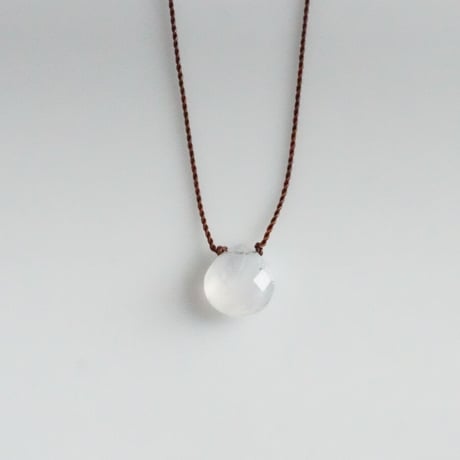Margaret Solow 　Small Faceted Stone Necklace   Rainbow Moonstone