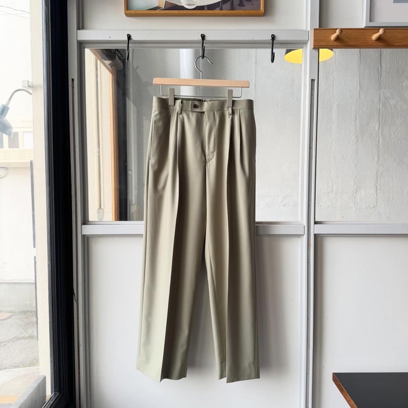 AURALEE ULTRA FINE TROPICAL WOOL TWO-TUCK SLACK
