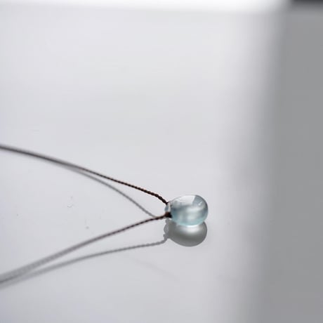 Margaret Solow 　Small Smooth Stone Necklace   Aquamarine