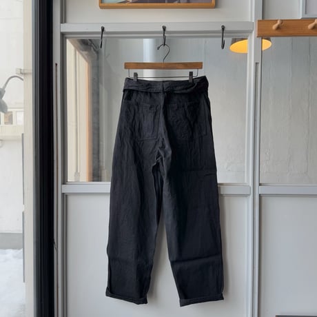 COMOLI 　デニム ベルテッドパンツ