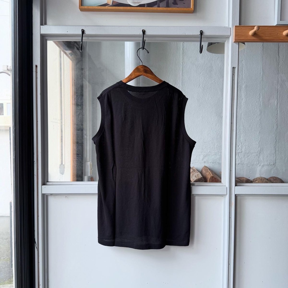comoli コットンメッシュノースリーブ COMOLI コットン メッシュ ノースリーブ , Black – Navyblue
