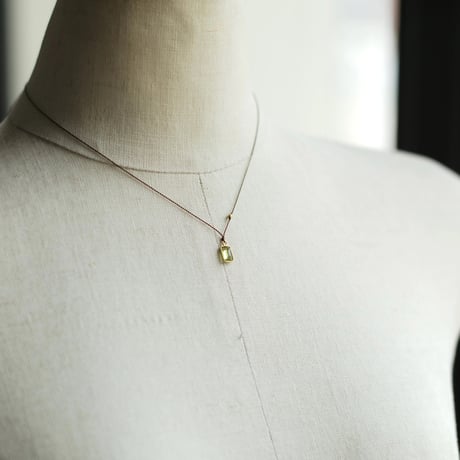 Margaret Solow 　 Enclosed Baguette Peridot Necklace 18K
