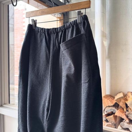 COMOLI　ウール ニット テーパードパンツ