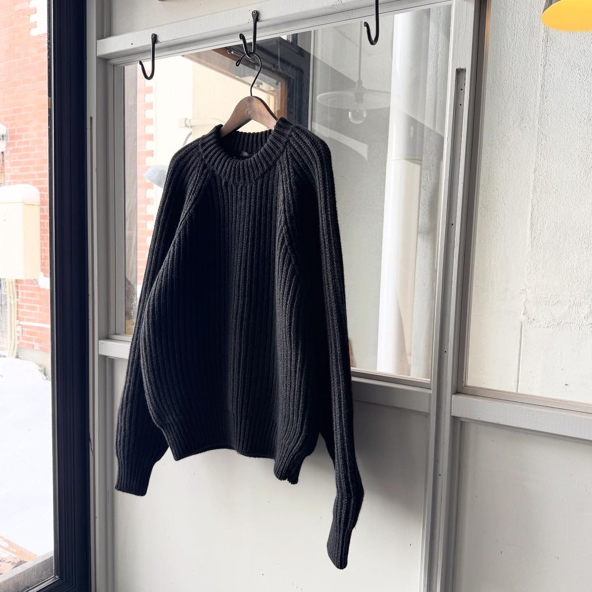 COMOLI カシミヤ和紙 ミリタリーニット | Less Higashikawa