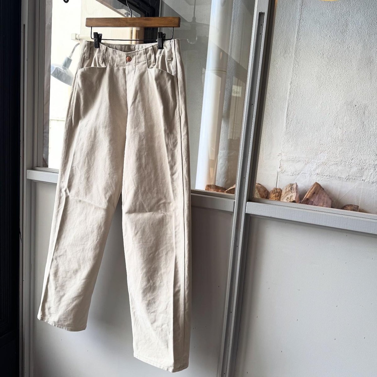 COMOLI コットンツイル ワークパンツ | Less Higashikawa