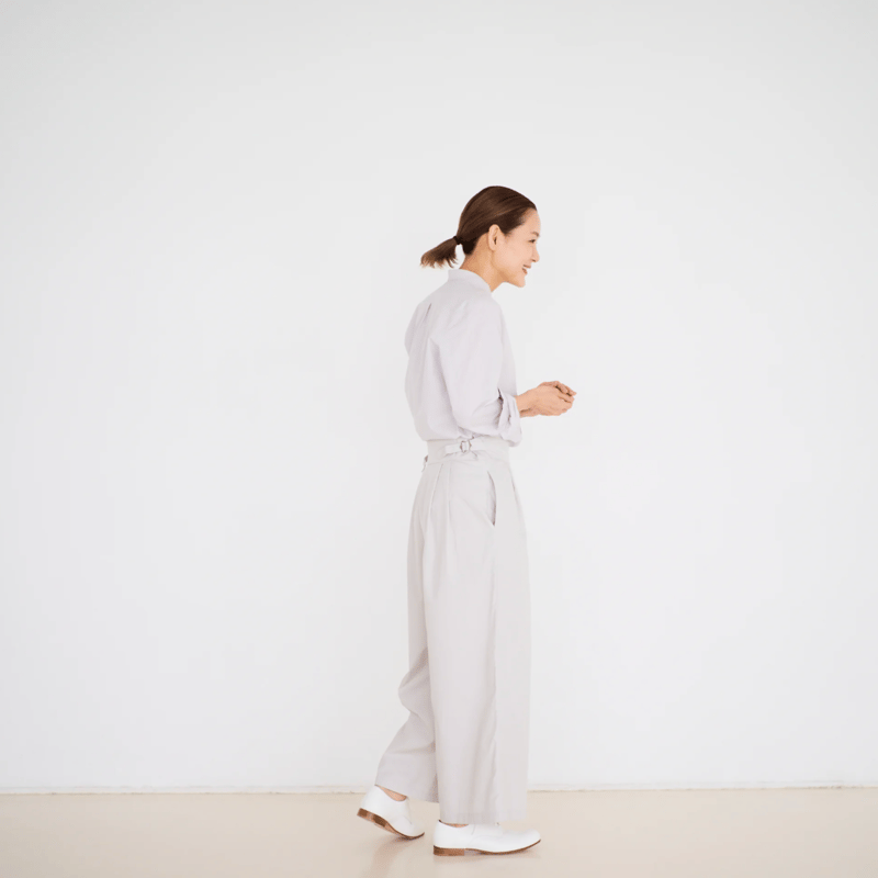 fruits of life サイドベルトタックパンツ / 灰白色(ライトグレー