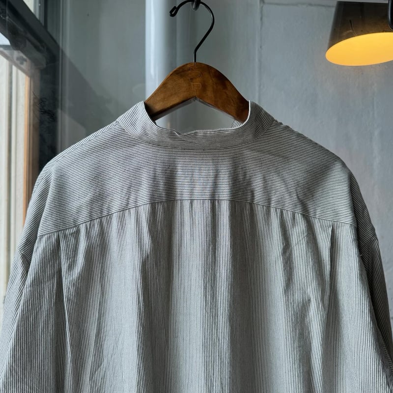 COMOLI C/CA ストライプ プルオーバーシャツ | Less Higashikawa COMOLI C/CA ストライプ プルオーバーシャツ | Less Higashikawa