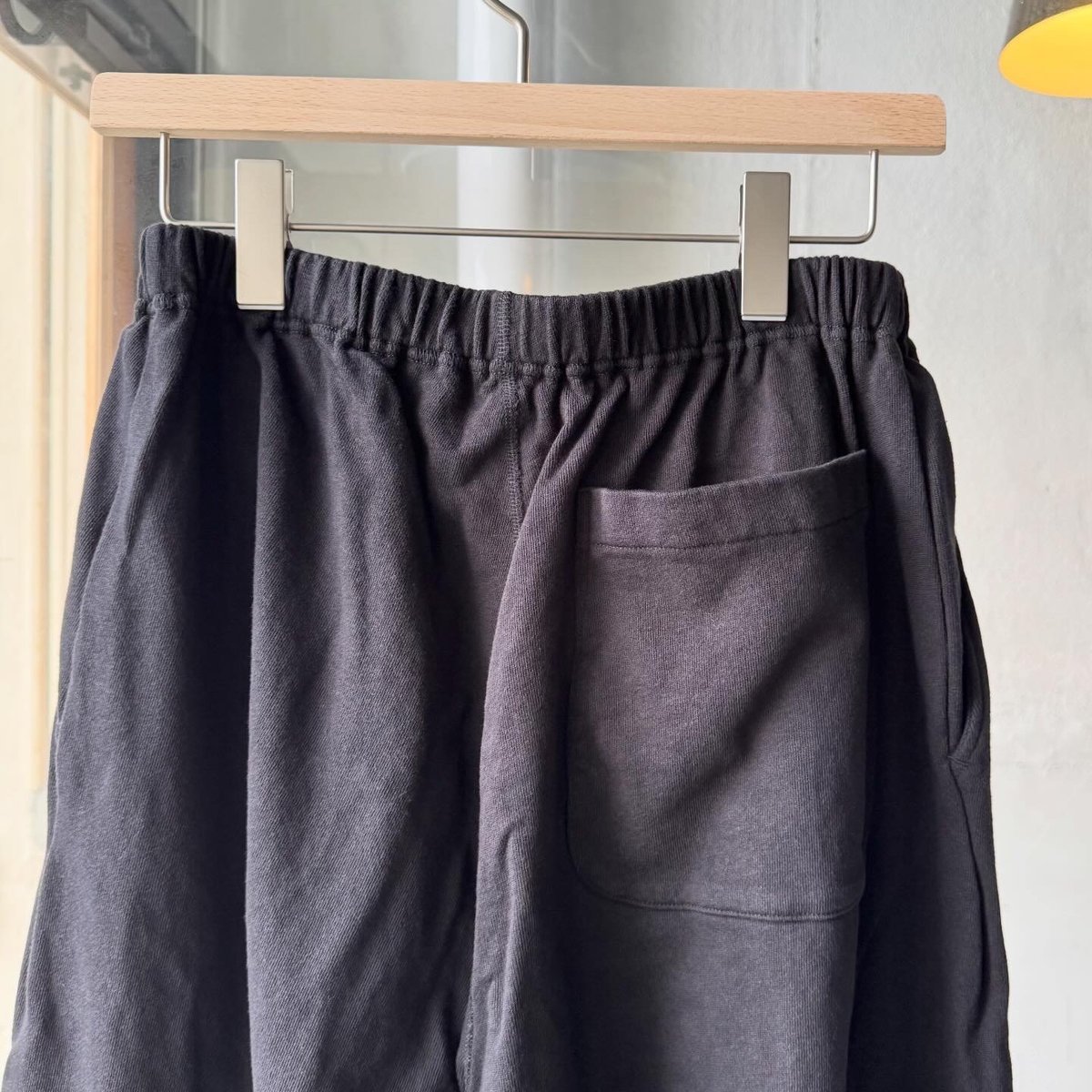 COMOLI LWコットン裏毛 パンツ | Less Higashikawa