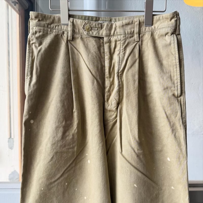 AURALEE GARMENT-DYED FINX LIGHT CHINO ONE-TUCK