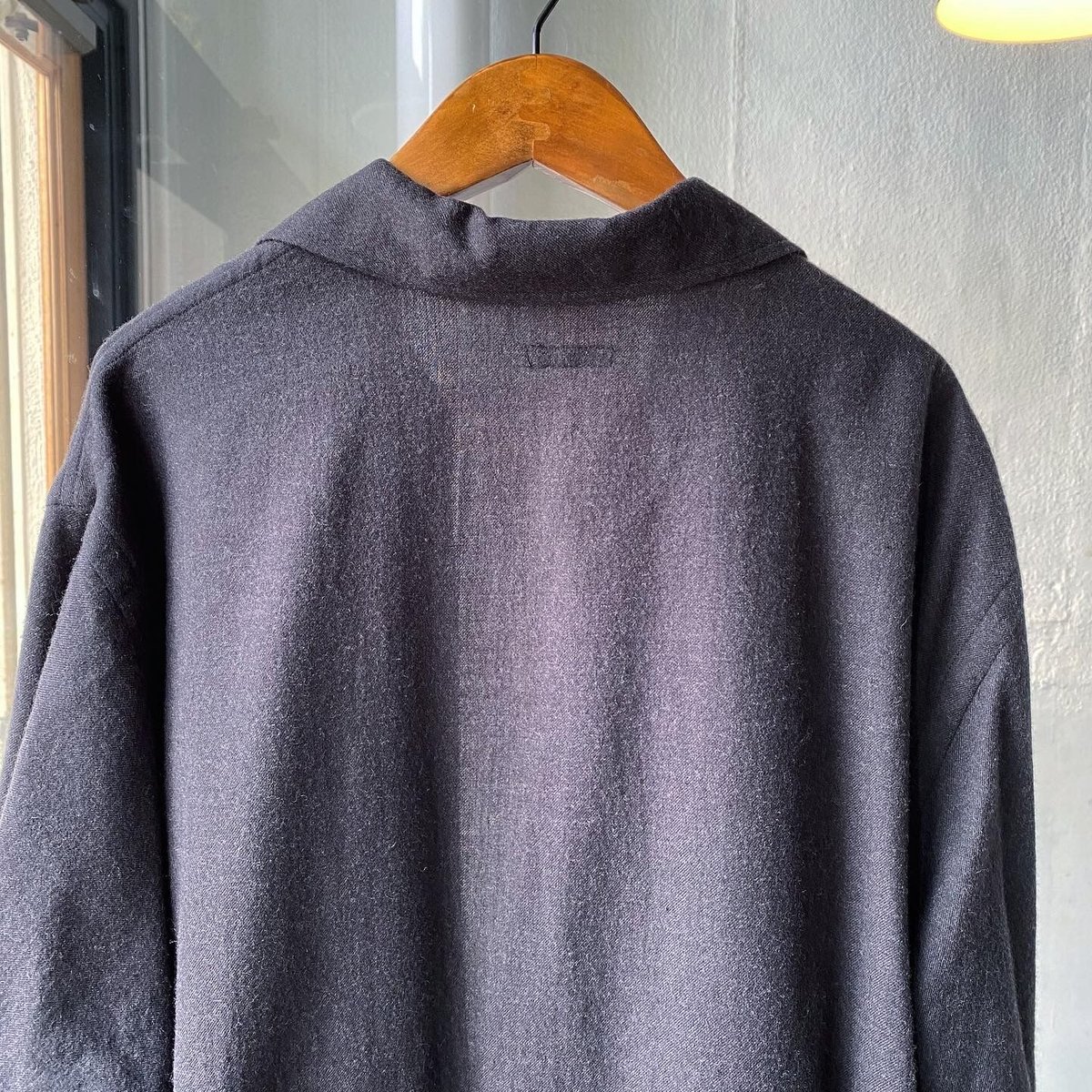 COMOLI ウールビエラ スキッパーシャツ | Less Higashikawa