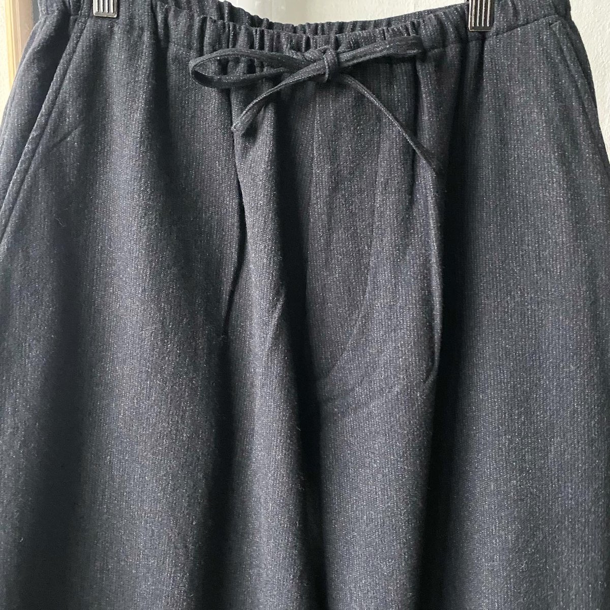 COMOLI リファインウール ドローストリングパンツ | Less COMOLI リファインウール ドローストリングパンツ | Less