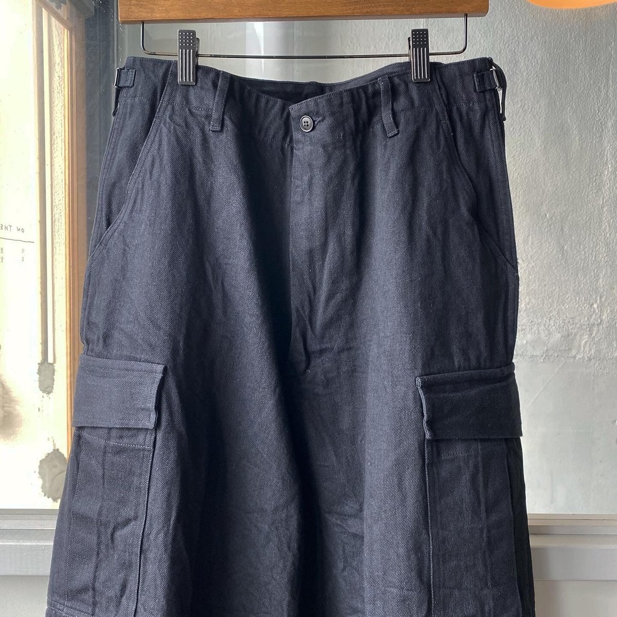 COMOLI ブラックデニム B.D.Uパンツ | Less Higashikawa COMOLI ブラックデニム B.D.Uパンツ | Less Higashikawa