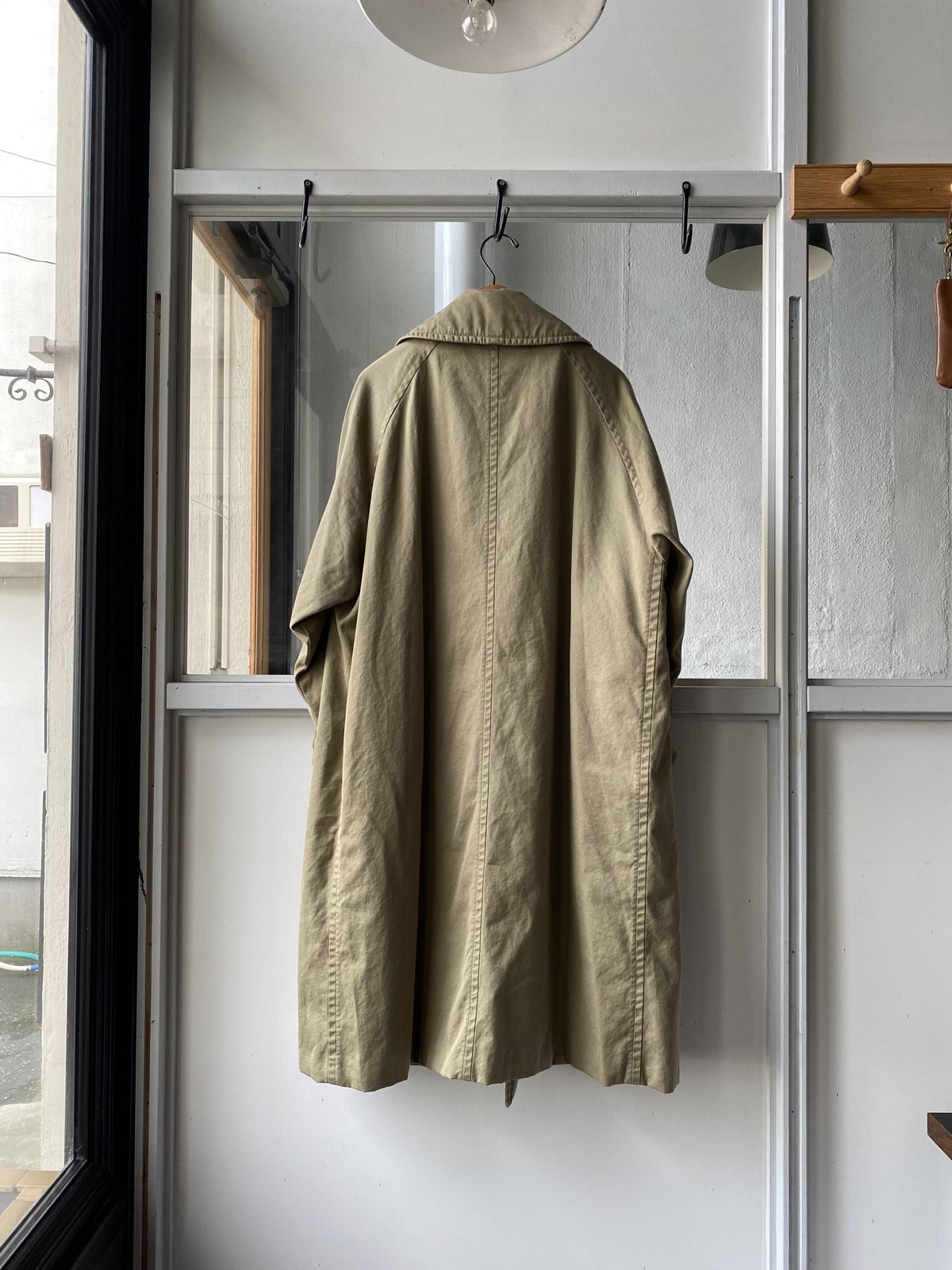 COMOLI／コモリ ウールギャバ ダブルブレステッドコート
