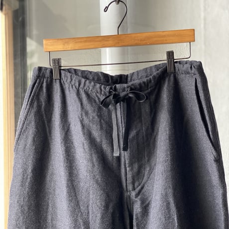 COMOLI ウールシルク ドローストリングパンツ