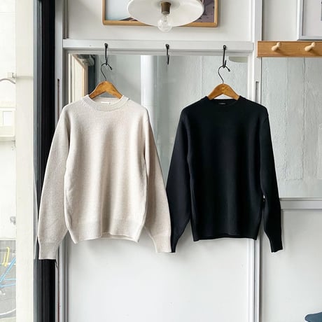 COMOLI　ラムズウール クルーネックニット