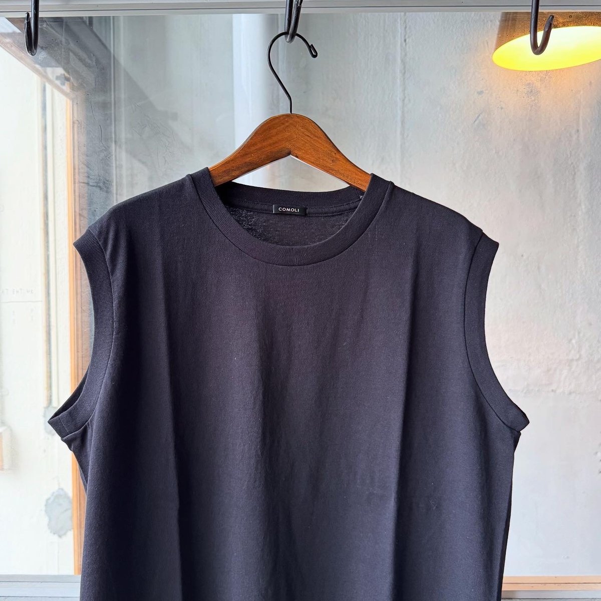 COMOLI コットンジャージ　ノースリーブ　Size4 COMOLI コットン ジャージ ノースリーブ , White – Navyblue