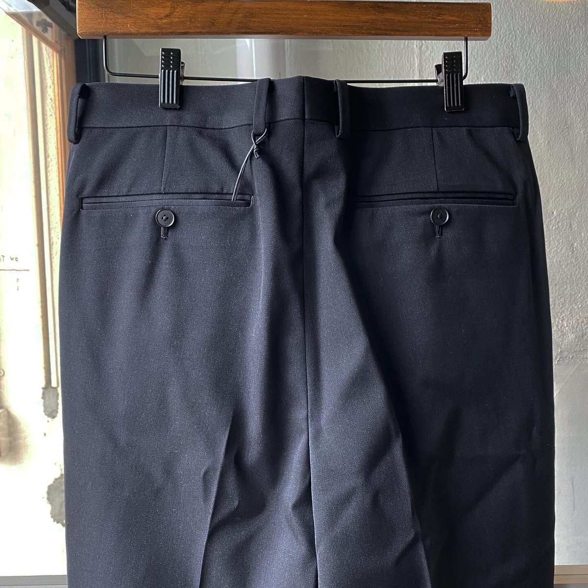 パンツ AURALEE TWO-TUCK SLACKS AURALEE WOOL KID MOHAIR HOP SACK TWO-TUCK SLACKS DARK NAVY | TODAY