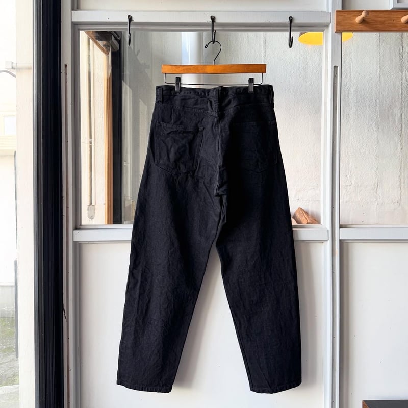 【ほぼ新品】COMOLI デニムテーパードパンツブラックサイズ2 2025 COMOLI (コモリ) ブラックデニム テーパードパンツ